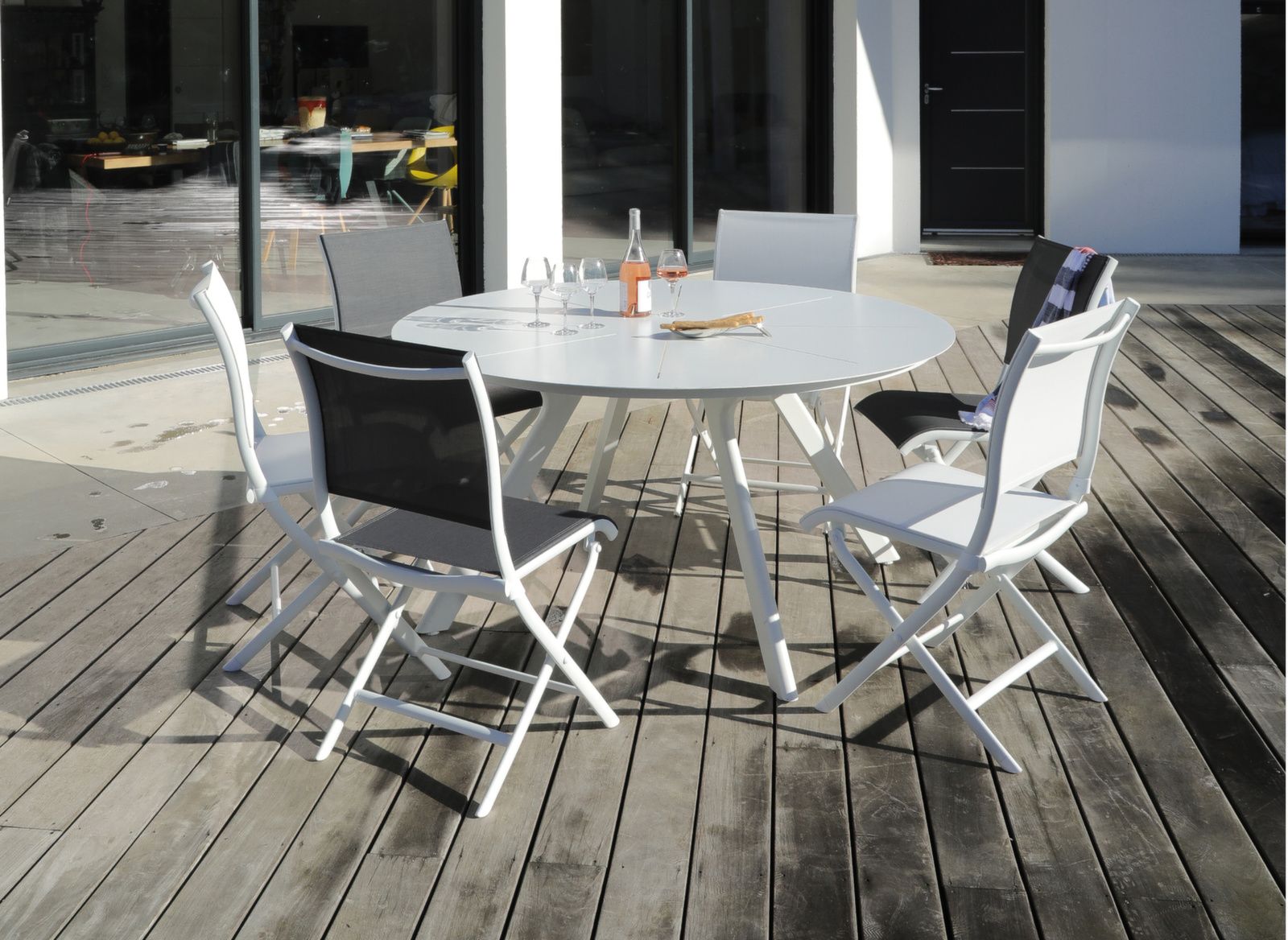 Table ronde salon de jardin 4 personnes en aluminium et Krion - Montblanc -  blanche - Hevea